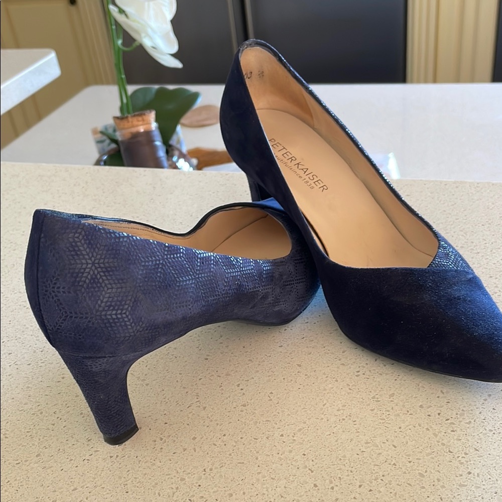 Peter Kaiser Women's Blue Heels in excellent pre-loved condition!